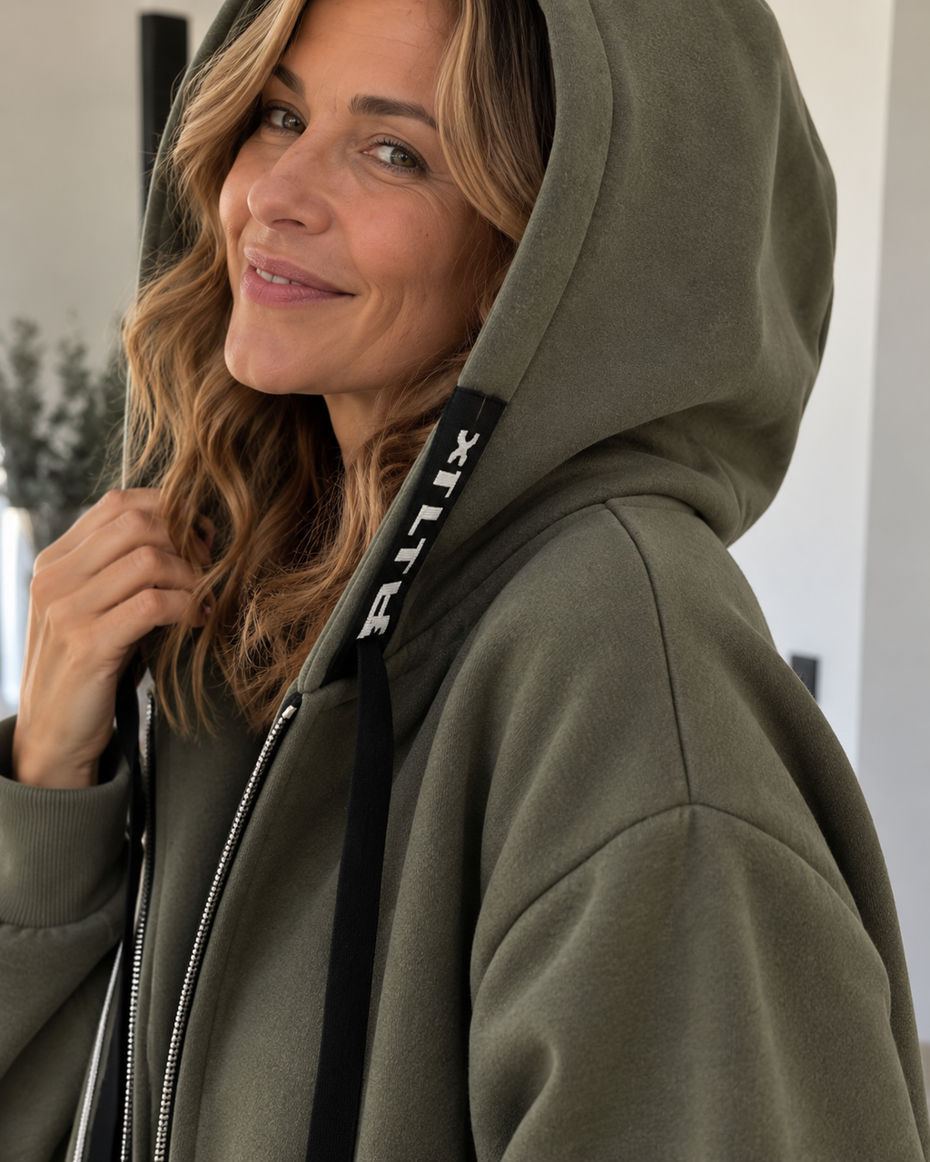 Nora - Abrigo Sudadera con Capucha